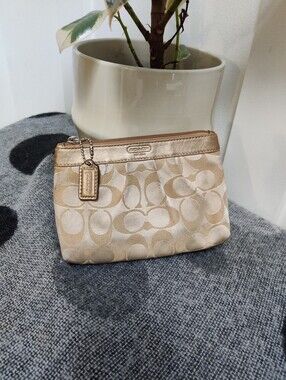 COACH Vintage Signature Jacquard Pleated Wristlet Gold Beige